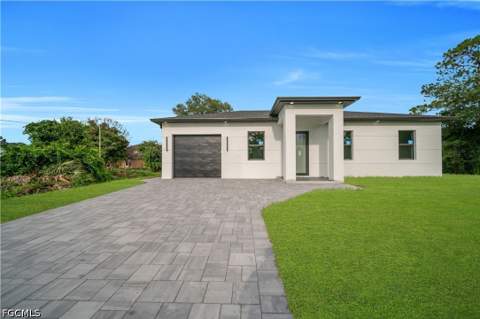 1718 Hibiscus Ave, Lehigh Acres FL - photo 10 of 47
