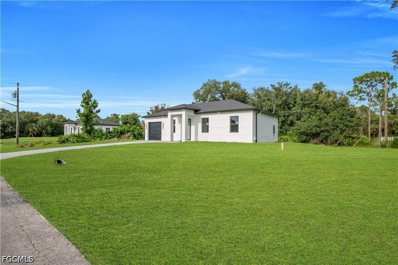 3 bedroom SingleFamilyResidence at 1718 Hibiscus Ave, Lehigh Acres, Lehigh Acres — photo 5