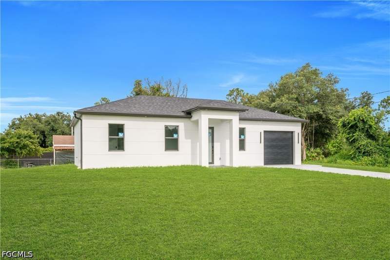 3 bedroom SingleFamilyResidence at 1800 Hibiscus Ave, Lehigh Acres, Lehigh Acres — photo 2