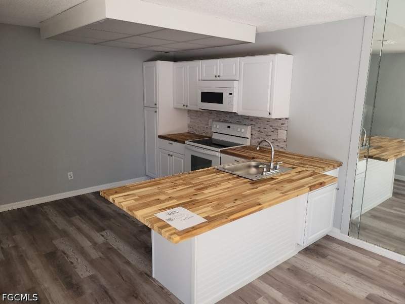 2 bedroom Attached at 5629 Foxlake Dr, Foxmoor Lakes, North Fort Myers — photo 3