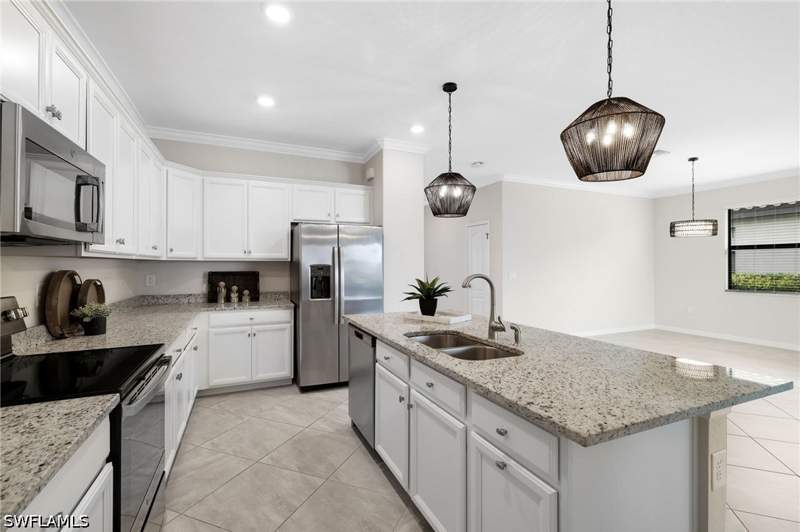 4 bedroom SingleFamilyResidence at 19752 The Place Blvd, The Place At Corkscrew, Estero — photo 3