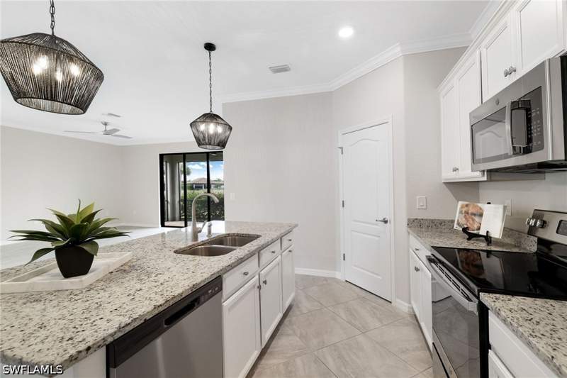 4 bedroom SingleFamilyResidence at 19752 The Place Blvd, The Place At Corkscrew, Estero — photo 5