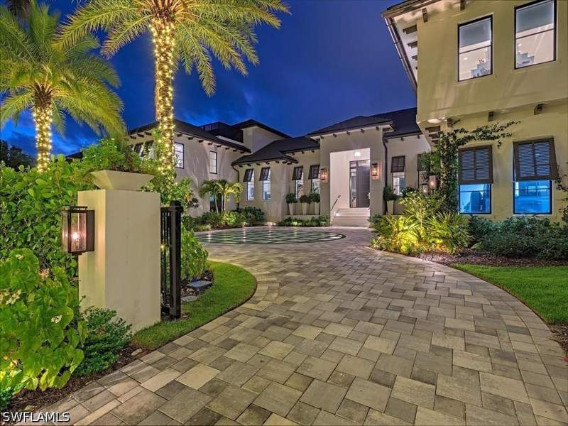 5 bedroom SingleFamilyResidence at 425 15th Ave S, Aqualane Shores, Naples — photo 3