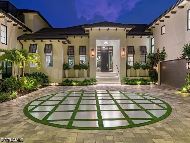 5 bedroom SingleFamilyResidence at 425 15th Ave S, Aqualane Shores, Naples — photo 4
