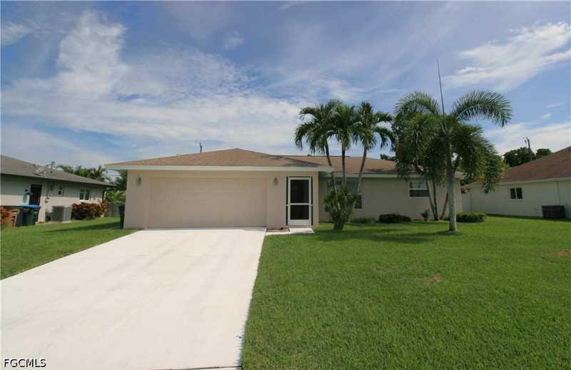 3 bedroom SingleFamilyResidence at 1421 SE 36th St, Cape Coral, Cape Coral — photo 1