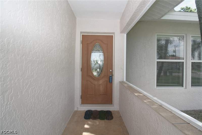 3 bedroom SingleFamilyResidence at 1421 SE 36th St, Cape Coral, Cape Coral — photo 4