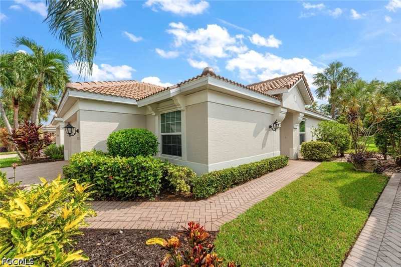 2 bedroom Attached at 10053 Colonial Country Club Blvd, Sabal Pointe, Fort Myers — photo 1
