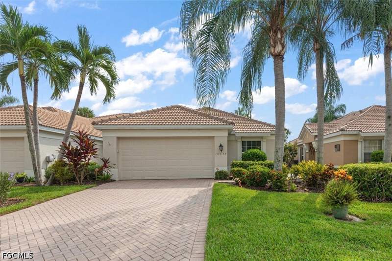 2 bedroom Attached at 10053 Colonial Country Club Blvd, Sabal Pointe, Fort Myers — photo 2