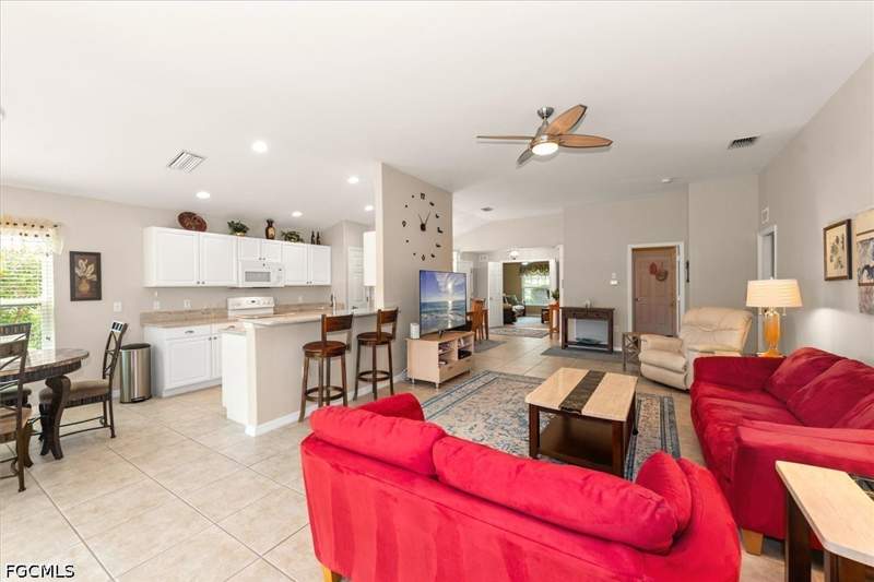 2 bedroom Attached at 10053 Colonial Country Club Blvd, Sabal Pointe, Fort Myers — photo 3