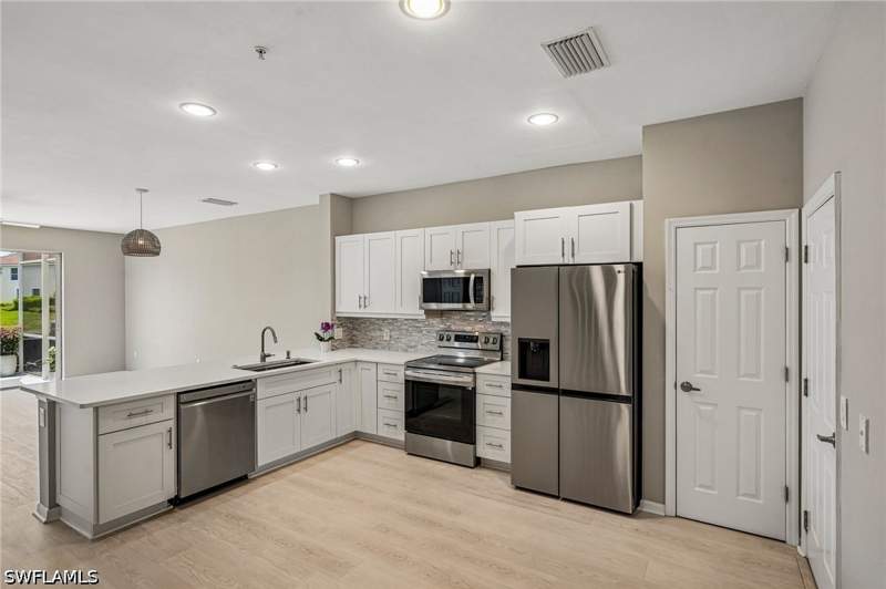 3 bedroom Townhouse at 1104 Oxford Ln 44, Pinehurst, Naples — photo 2