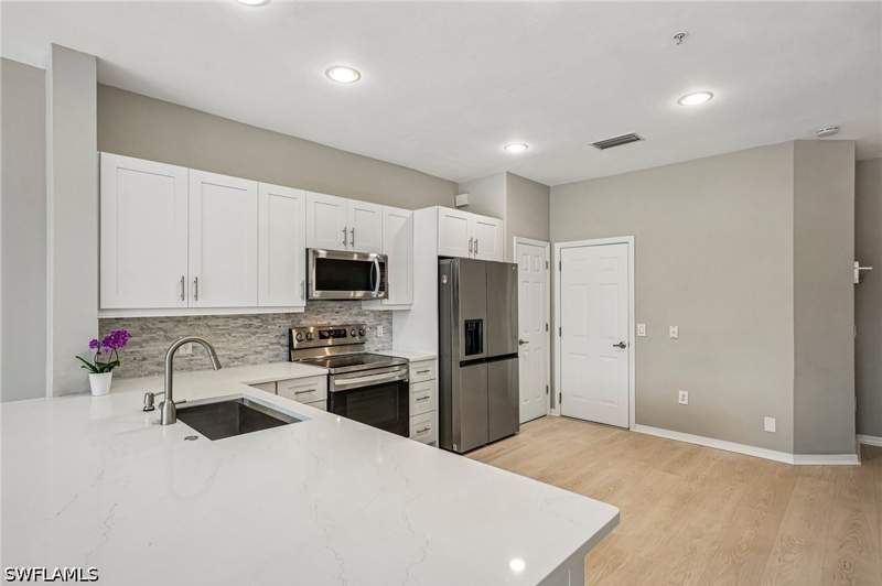 3 bedroom Townhouse at 1104 Oxford Ln 44, Pinehurst, Naples — photo 3