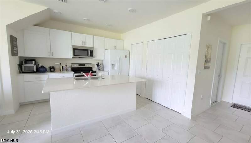3 bedroom Attached at 14008 Oviedo Pl, Portico, Fort Myers — photo 3