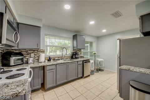 510 SW 51st Ter, Cape Coral FL - photo 10 of 38