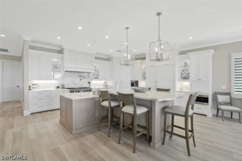 5 bedroom SingleFamilyResidence at 564 Spinnaker Dr, Tigertail, Marco Island — photo 4