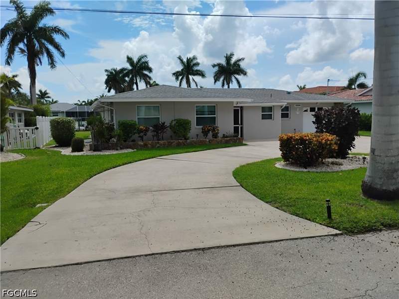 3 bedroom SingleFamilyResidence at 5240 Seminole Ct, Cape Coral, Cape Coral — photo 2