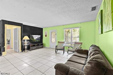 918 McKinley Ave, Lehigh Acres FL - photo 11 of 40