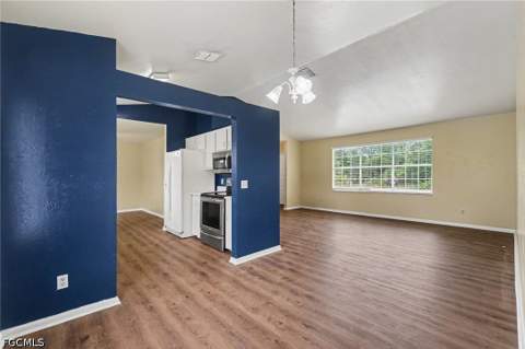 514 Palmetto Ave, Lehigh Acres FL - photo 6 of 27