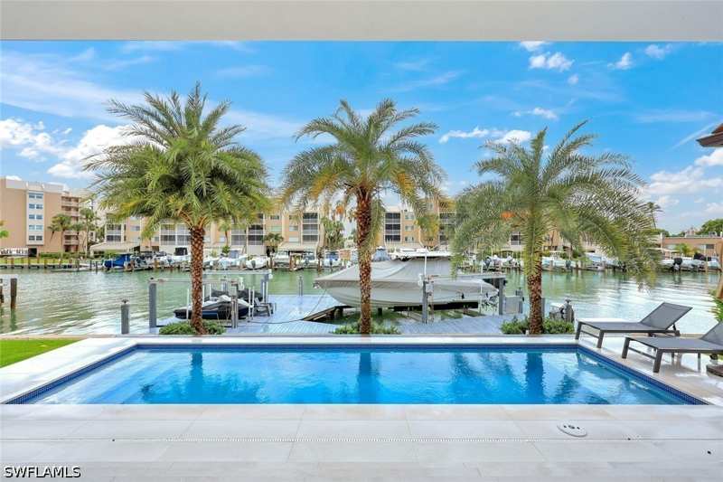 4 bedroom SingleFamilyResidence at 860 Partridge Ct, Marco Island, Marco Island — photo 1