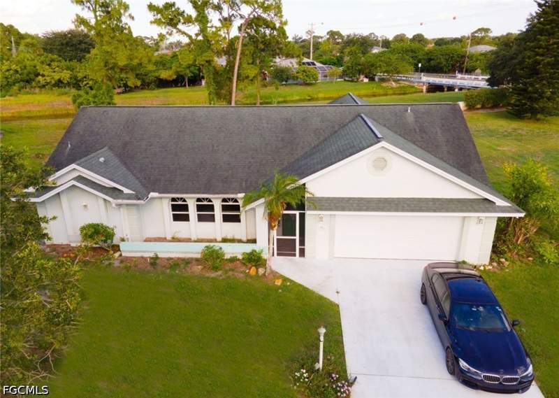4 bedroom SingleFamilyResidence at 561 Foxcreek Dr, Mirror Lakes, Lehigh Acres — photo 3