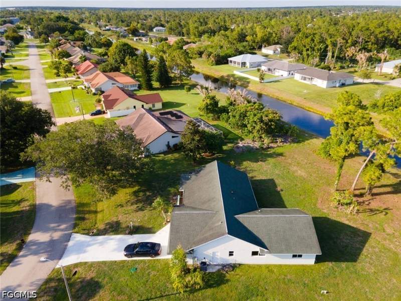 4 bedroom SingleFamilyResidence at 561 Foxcreek Dr, Mirror Lakes, Lehigh Acres — photo 4