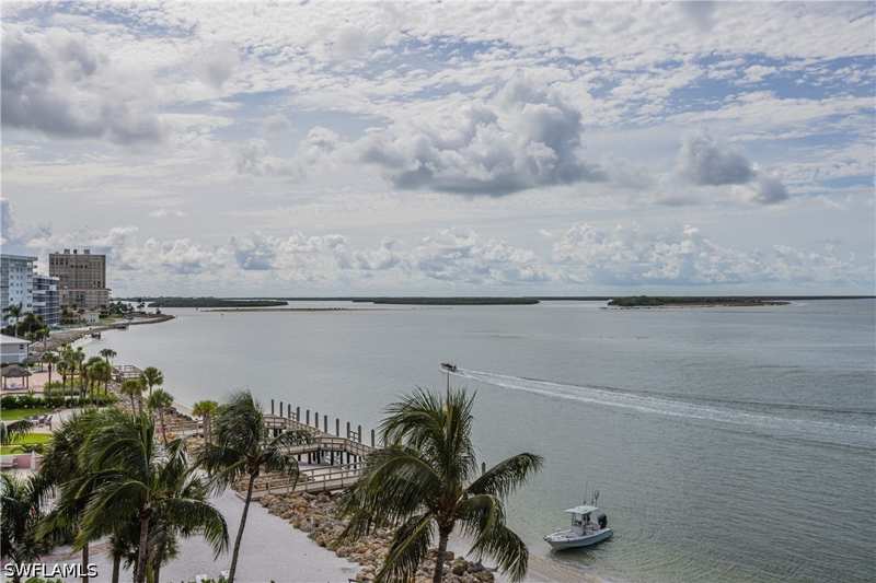 2 bedroom Condominium at 990 Cape Marco Dr 503, Merida, Marco Island — photo 1
