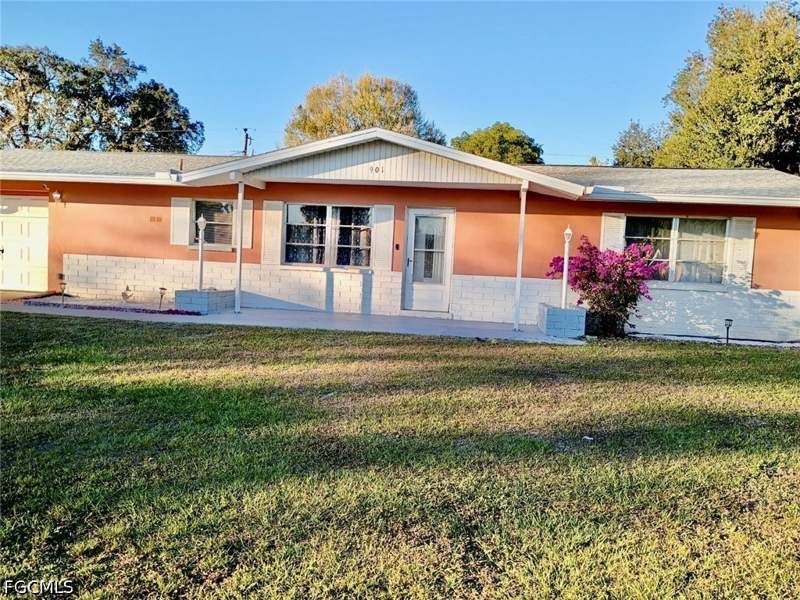 2 bedroom SingleFamilyResidence at 901 Juno Dr, Willow Lake, Lehigh Acres — photo 2