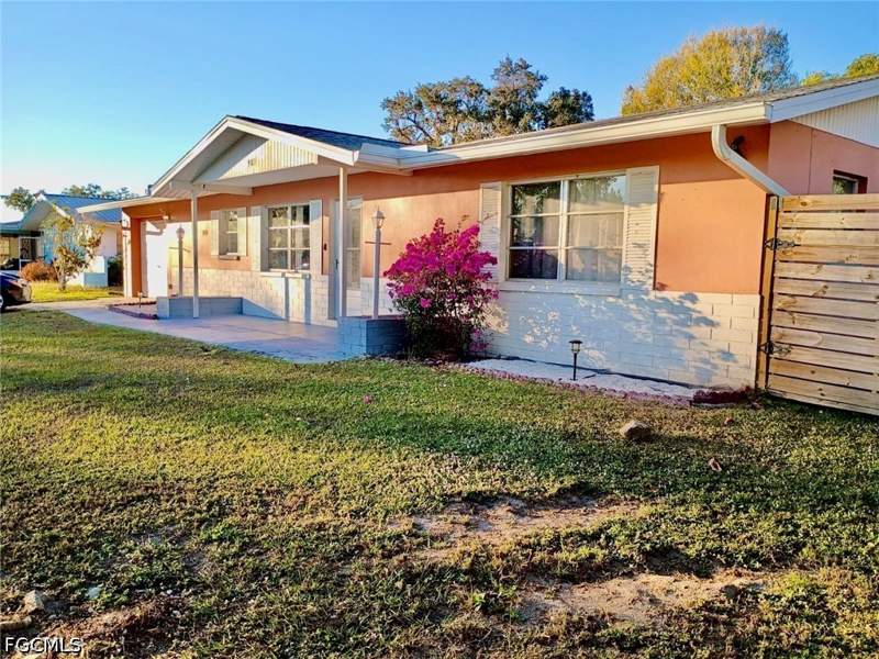 2 bedroom SingleFamilyResidence at 901 Juno Dr, Willow Lake, Lehigh Acres — photo 3