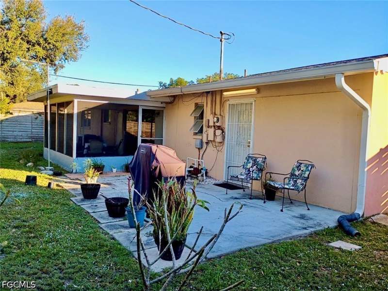 2 bedroom SingleFamilyResidence at 901 Juno Dr, Willow Lake, Lehigh Acres — photo 5