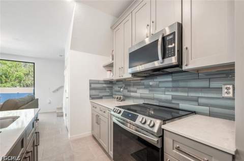 14195 Oviedo Pl, Fort Myers FL - photo 9 of 42