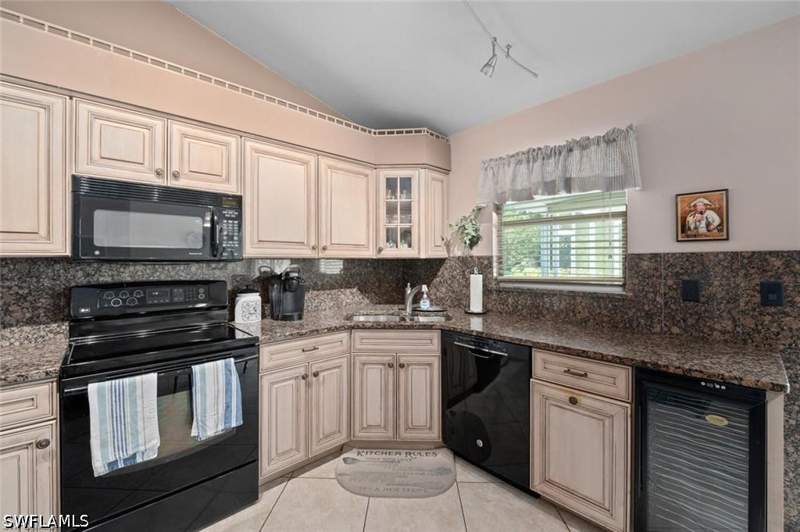 3 bedroom SingleFamilyResidence at 22614 Fountain Lakes Blvd, Fountain Lakes, Estero — photo 4