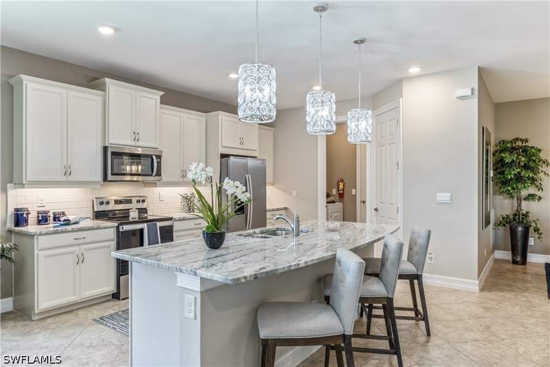4 bedroom SingleFamilyResidence at 856 NE 6th Ave, Cape Coral, Cape Coral — photo 4