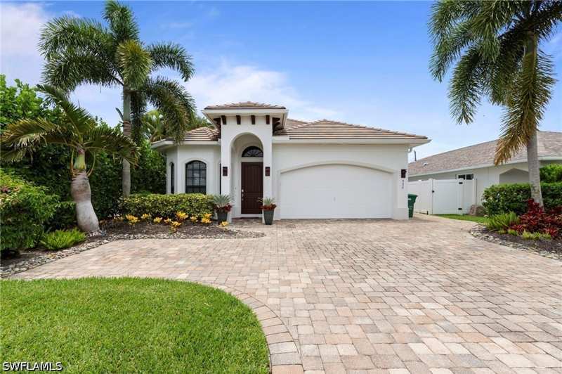 4 bedroom SingleFamilyResidence at 538 104th Ave N, Naples Park, Naples — photo 1