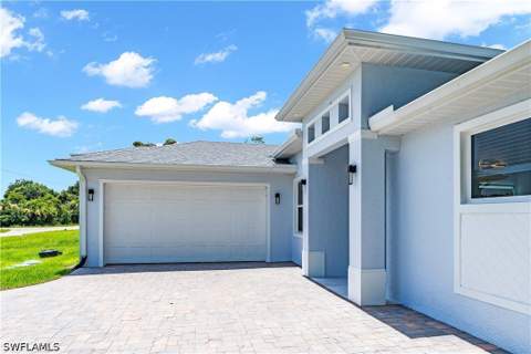 578 Woodview Dr, Lehigh Acres FL - photo 7 of 43
