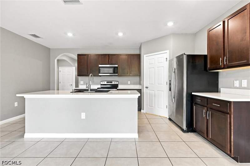 4 bedroom SingleFamilyResidence at 3180 Cozumel Ct, Entrada, Cape Coral — photo 5