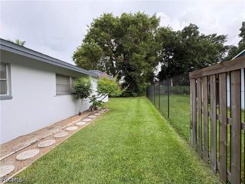 5661 Eichen Cir E, Fort Myers FL - photo 18 of 19