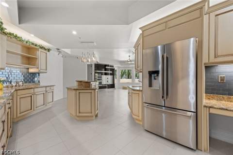 14270 Royal Harbour Ct 323, Fort Myers FL - photo 15 of 46