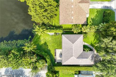 1073 N Alhambra Cir, Naples FL - photo 15 of 45