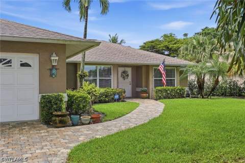 1073 N Alhambra Cir, Naples FL - photo 18 of 45