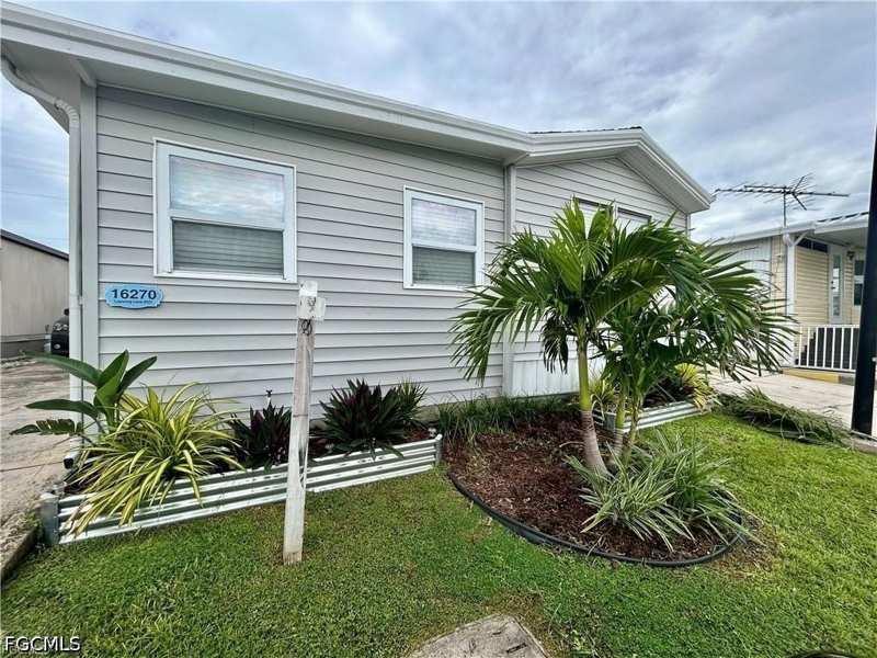 3 bedroom ManufacturedHome at 16270 Lapwing Ln, Holiday Condo Inc, Fort Myers — photo 1