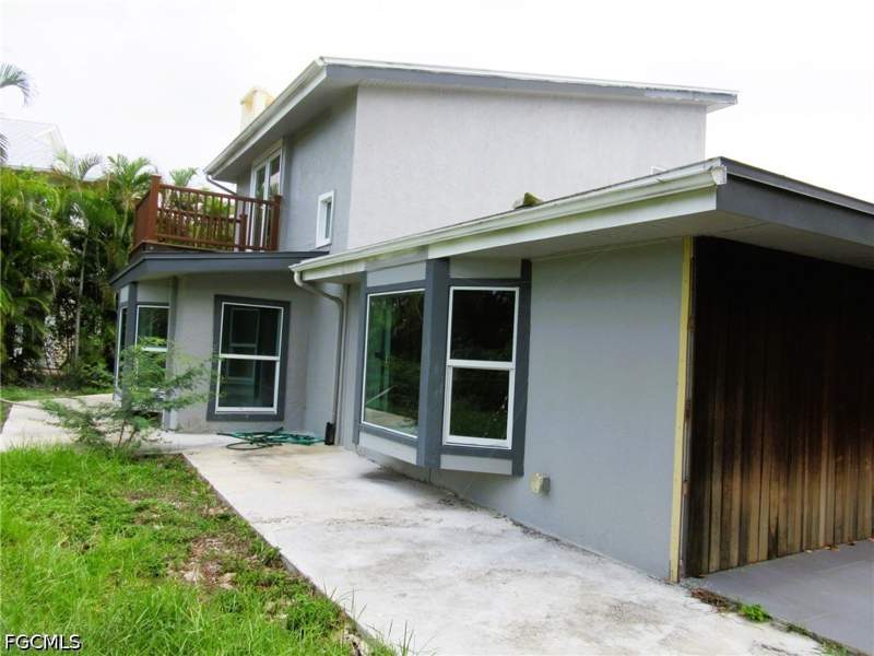3 bedroom SingleFamilyResidence at 3784 Coquina Dr, The Rocks, Sanibel — photo 2