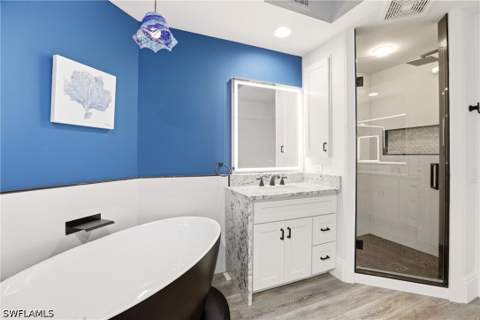 425 Cove Tower Dr 1002, Naples FL - photo 21 of 40