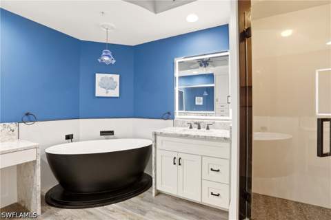 425 Cove Tower Dr 1002, Naples FL - photo 22 of 40
