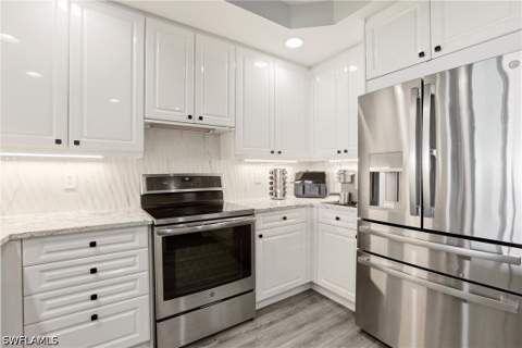 425 Cove Tower Dr 1002, Naples FL - photo 9 of 40