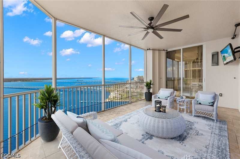 2 bedroom Condominium at 2090 W 1st St E2605, High Point Place, Fort Myers — photo 1