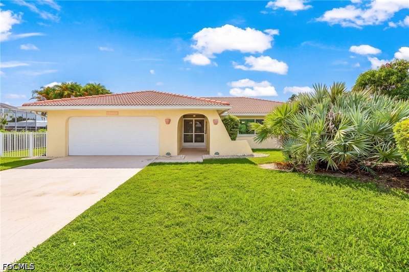 3 bedroom SingleFamilyResidence at 12088 Boat Shell Dr, Matlacha Isles, Matlacha Isles — photo 2