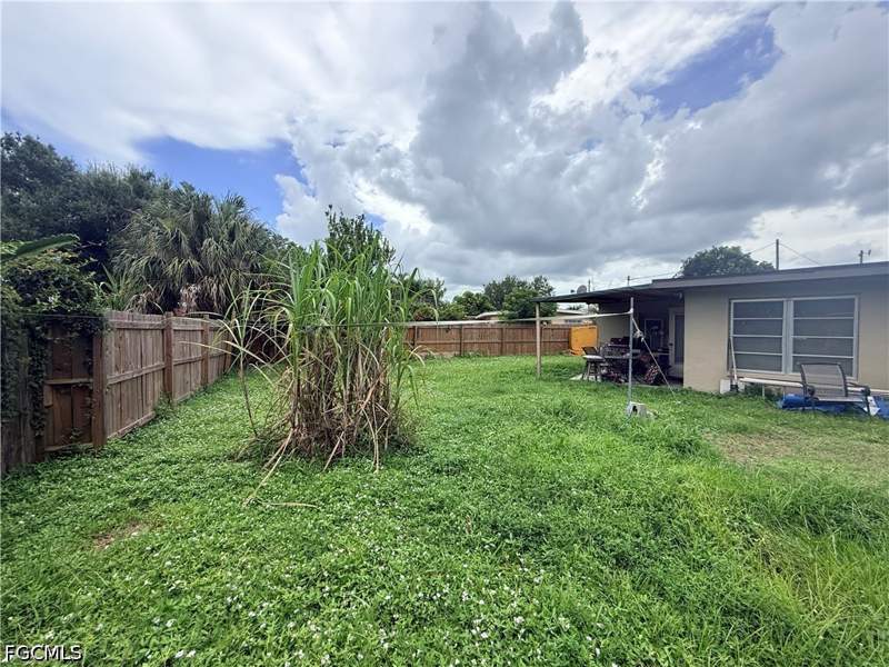 3 bedroom SingleFamilyResidence at 221 Brooks Ct, North Fort Myers, North Fort Myers — photo 2