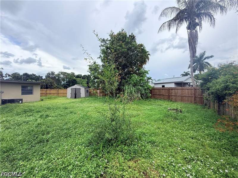 3 bedroom SingleFamilyResidence at 221 Brooks Ct, North Fort Myers, North Fort Myers — photo 4