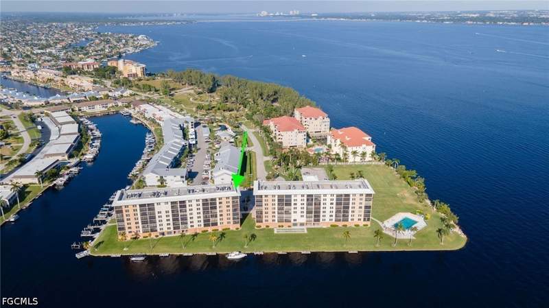 2 bedroom Condominium at 4260 SE 20th Pl 401, River Towers Condo, Cape Coral — photo 2