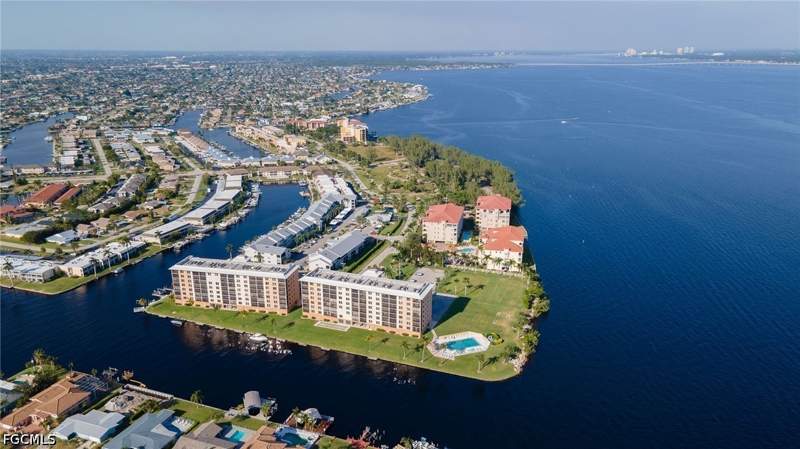 2 bedroom Condominium at 4260 SE 20th Pl 401, River Towers Condo, Cape Coral — photo 3