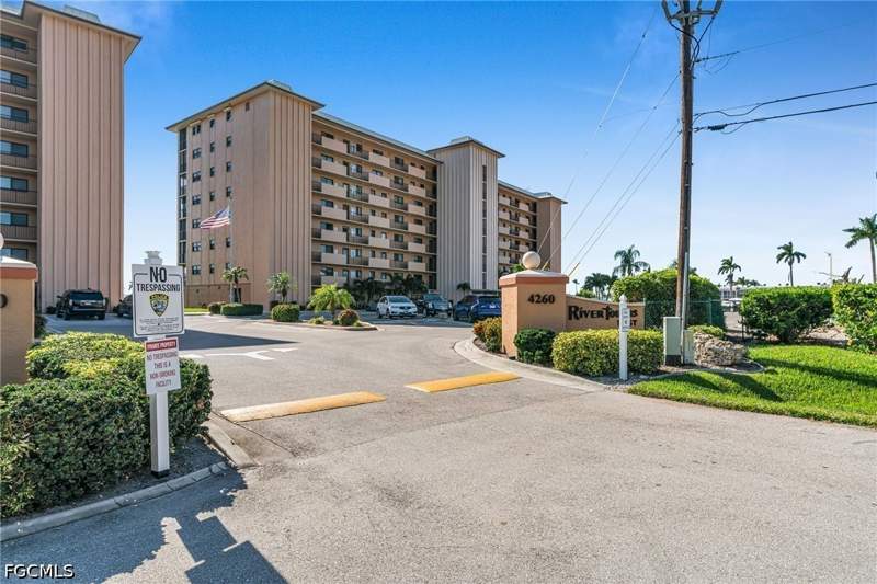 2 bedroom Condominium at 4260 SE 20th Pl 401, River Towers Condo, Cape Coral — photo 5
